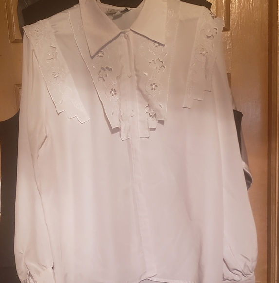 Button up blouse - Picture 2 of 3